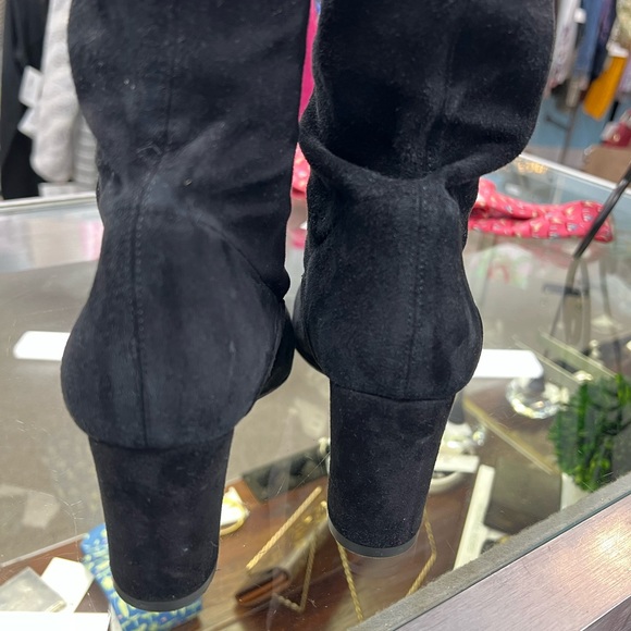 Valentino Garavani black knee high suede boots. - Picture 5 of 8